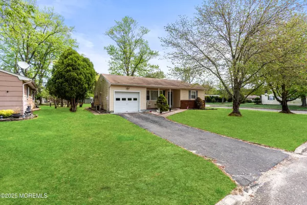 Toms River, NJ 08757,2 Stanford Drive