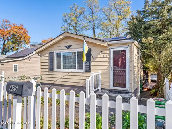 Keyport, NJ 07735,825 Arbordale Drive