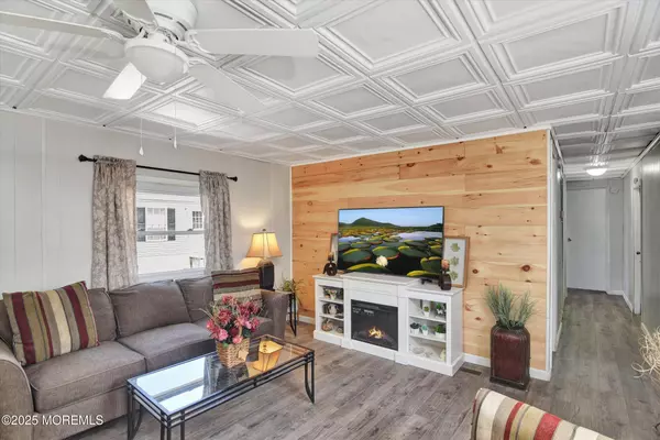 Whiting, NJ 08759,9 Kingfisher Way