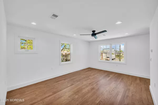 Keansburg, NJ 07734,20 South Street