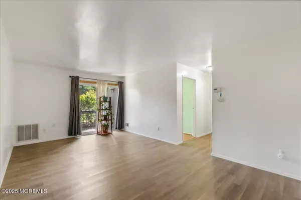 East Windsor, NJ 08512,1213 Country Mill Drive