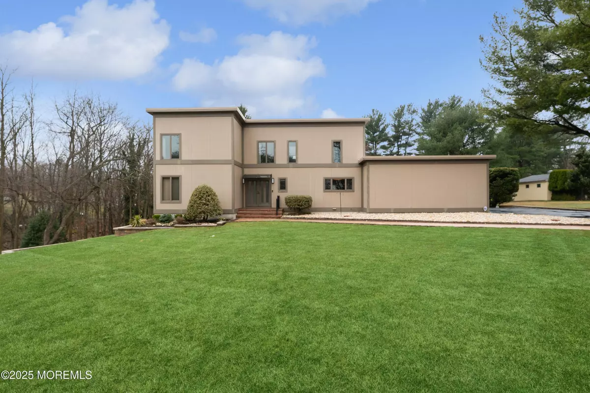 Holmdel, NJ 07733,3 Holly Glen Way