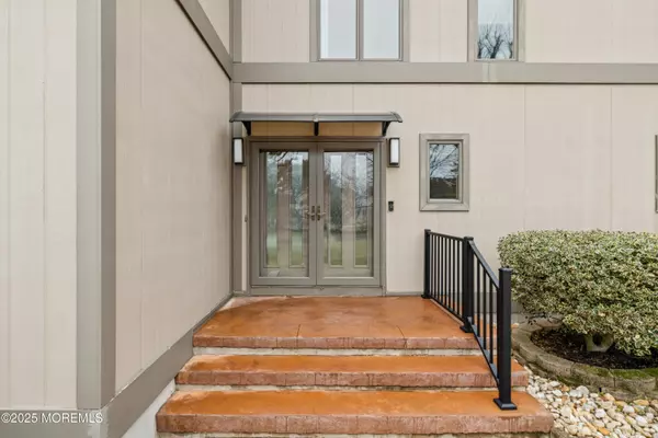 Holmdel, NJ 07733,3 Holly Glen Way