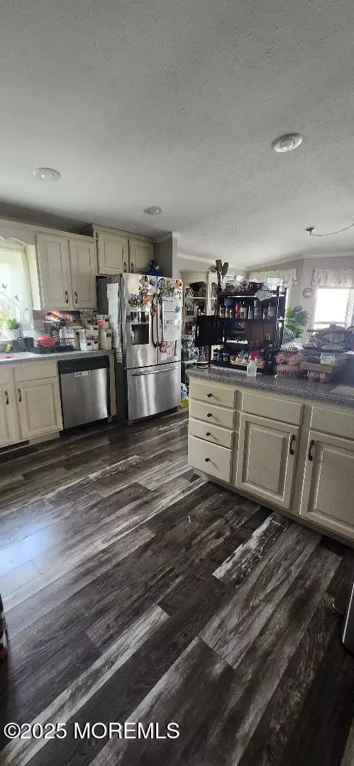 Spotswood, NJ 08884,271 Laura Court