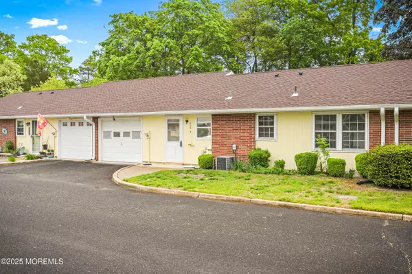 Lakewood, NJ 08701,335 Canterbury Court