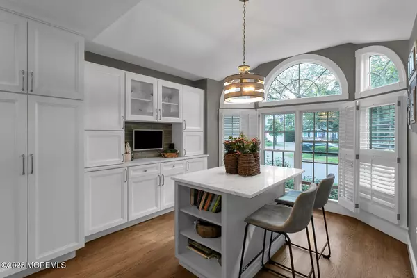 Little Silver, NJ 07739,13 Old Farm Road