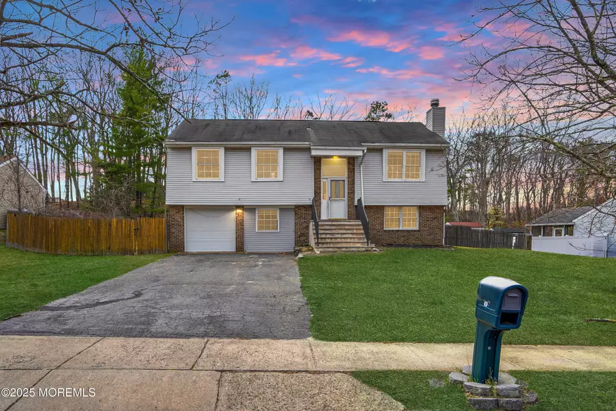 86 Buckingham Drive, Jackson, NJ 08527