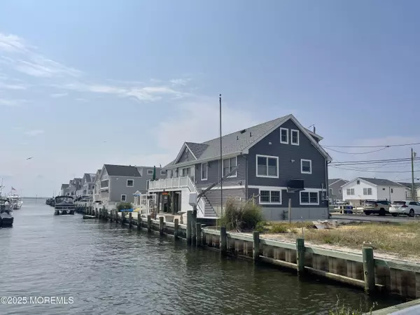 Lavallette, NJ 08735,201 Mallard Lane