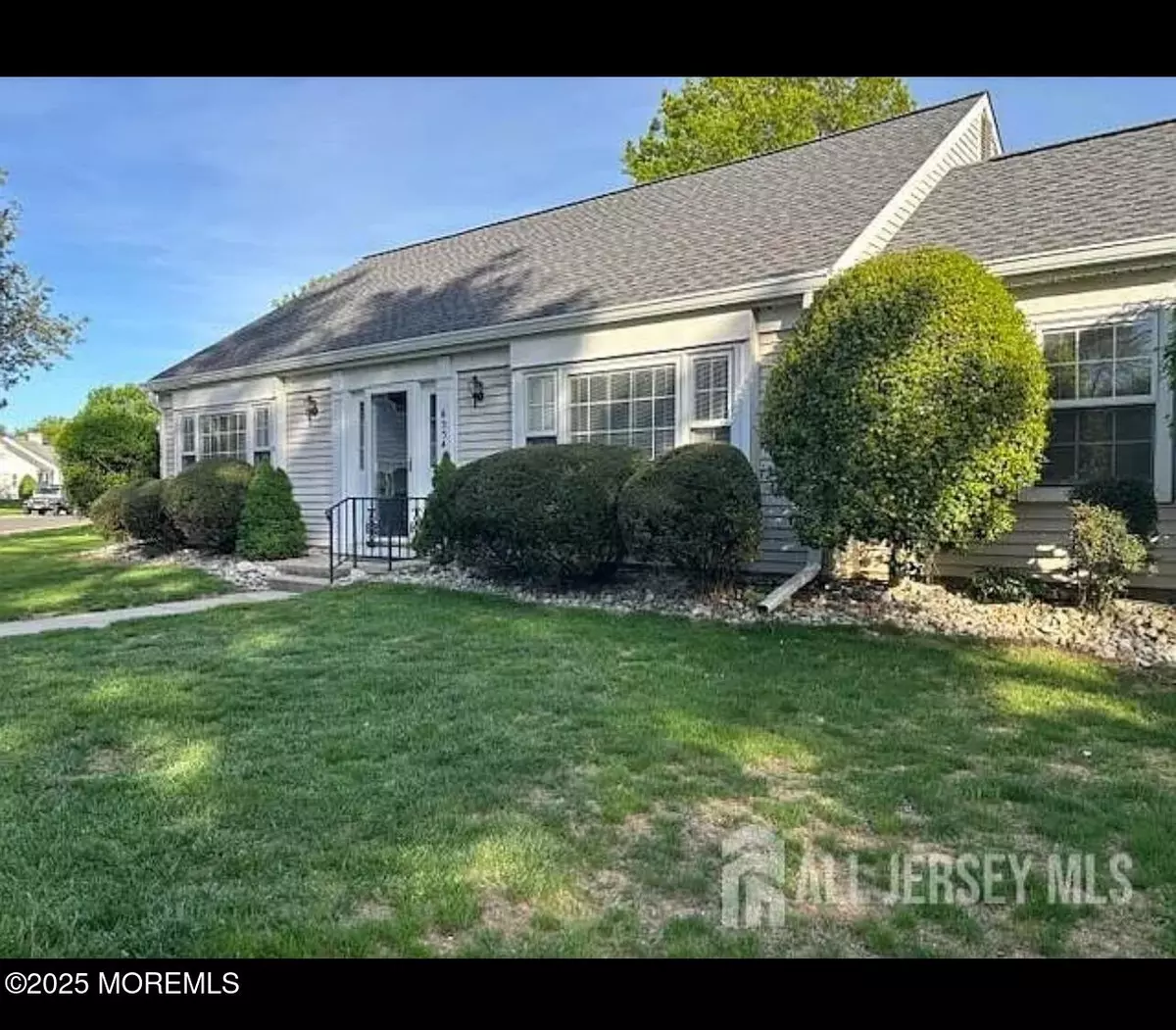 Monroe, NJ 08831,655 Yale Way #A
