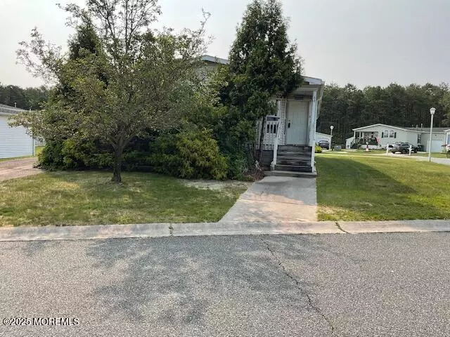 66 Pine Ridge Boulevard, Whiting, NJ 08759