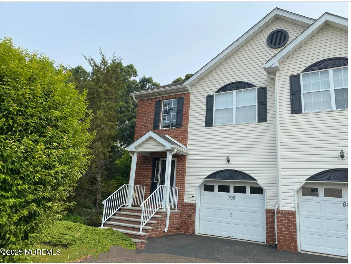 Manalapan, NJ 07726,100 Heron Court
