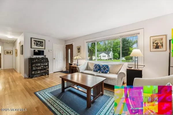 Holmdel, NJ 07733,10 Crescent Road