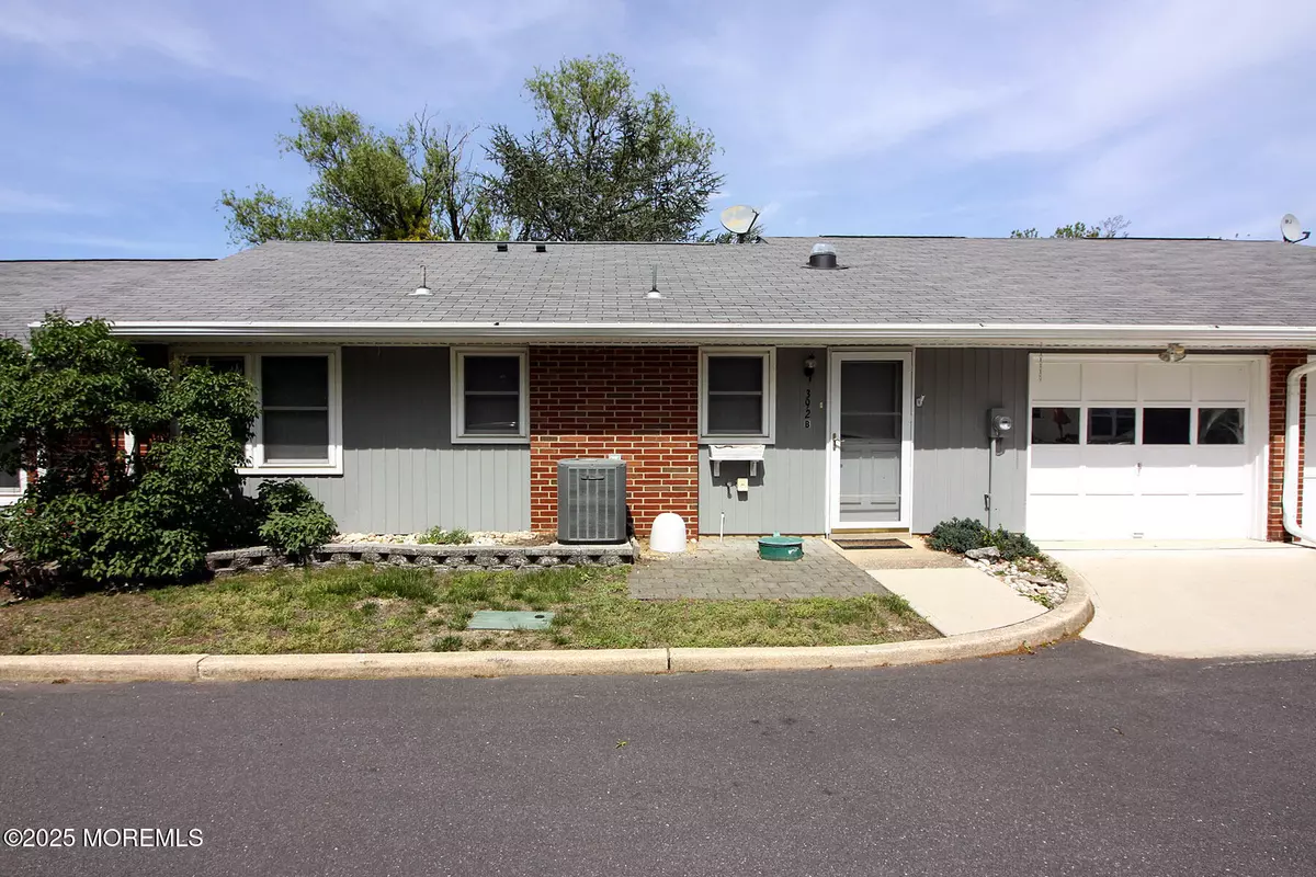 Lakewood, NJ 08701,392 Picardy Court #B