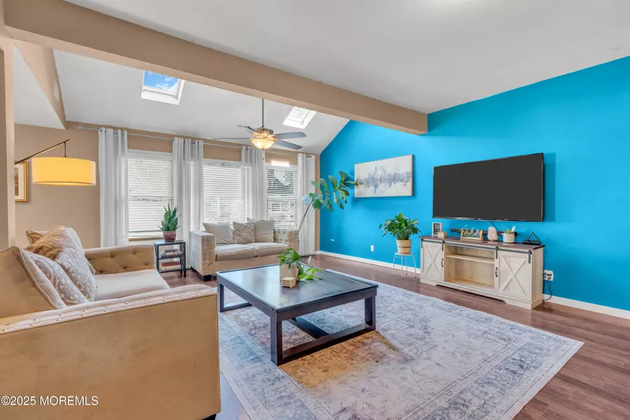 26 Morningside Avenue, Keansburg, NJ 07734