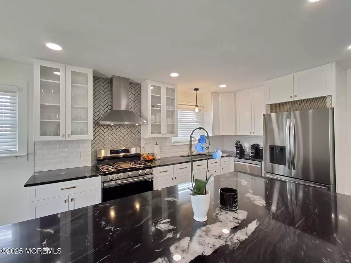 South Amboy, NJ 08879,22 Macedulski Terrace