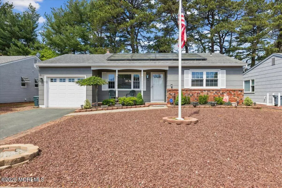 15 Fairfield Road, Toms River, NJ 08757