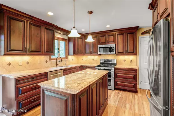 Howell, NJ 07731,37 Sweet Gum Road