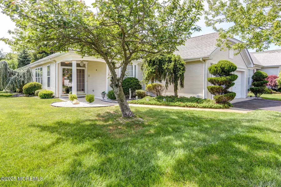 18 Quicksilver Court, Lakewood, NJ 08701