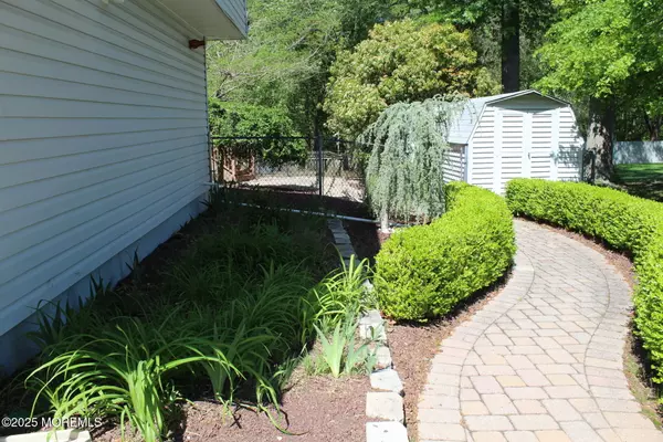 Howell, NJ 07731,105 Darien Road