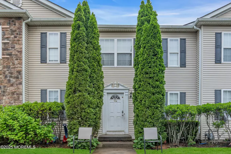 56 Aspen Court, Lakewood, NJ 08701