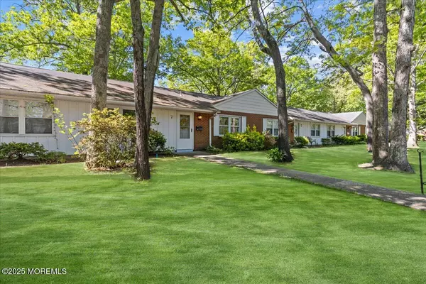 Lakewood, NJ 08701,90 Buckingham Drive