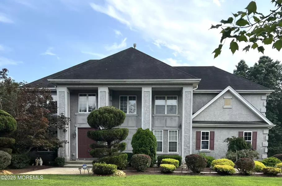 27 Stonehenge Court, Jackson, NJ 08527