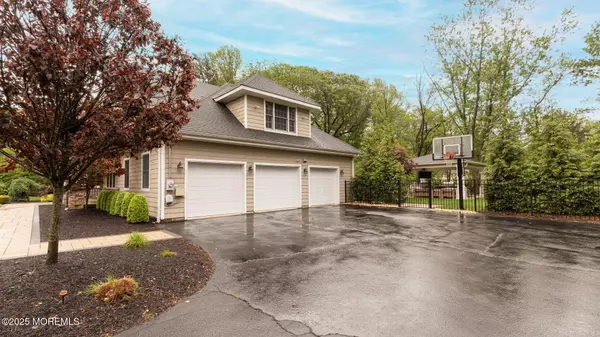 Holmdel, NJ 07733,3 Ardmore Place