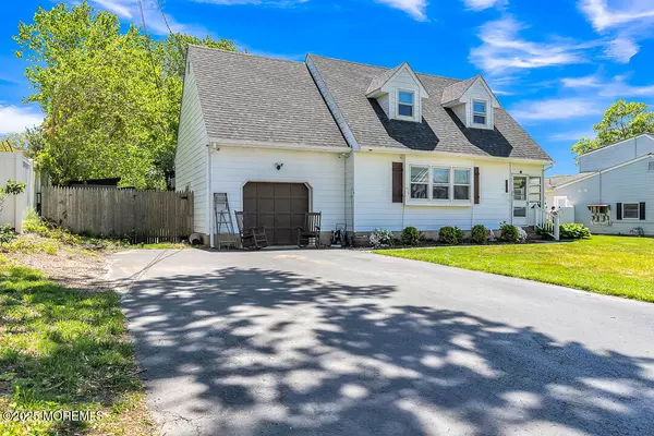 Manahawkin, NJ 08050,1151 Treasure Avenue