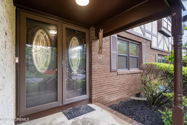 Sayreville, NJ 08872,21 Hampton Way #1621