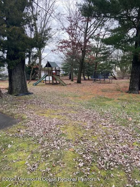 Oakhurst, NJ 07755,422 W Lake Avenue