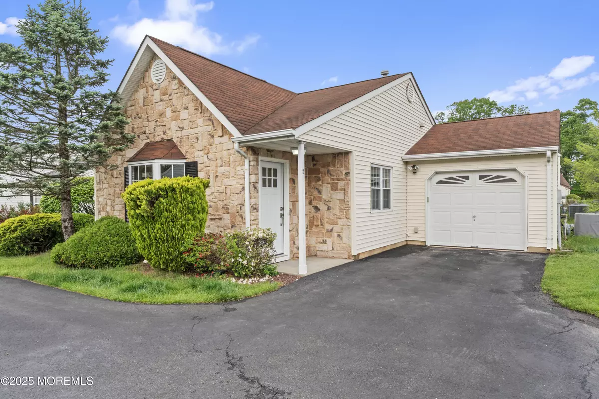 Freehold, NJ 07728,5 Ivy Ridge Close #1000