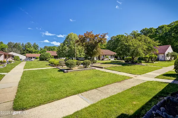 Manalapan, NJ 07726,47 Wild Turkey Way #E