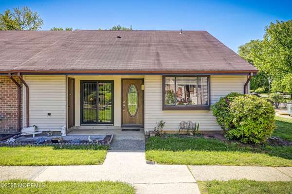 47 Wild Turkey Way #E, Manalapan, NJ 07726