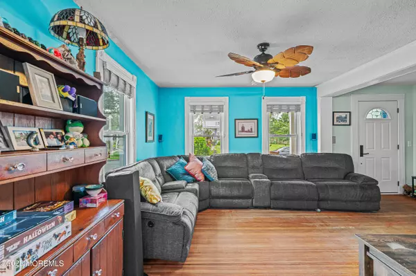 Keyport, NJ 07735,14 Elizabeth Street