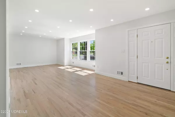 Howell, NJ 07731,10 Pepperidge Road