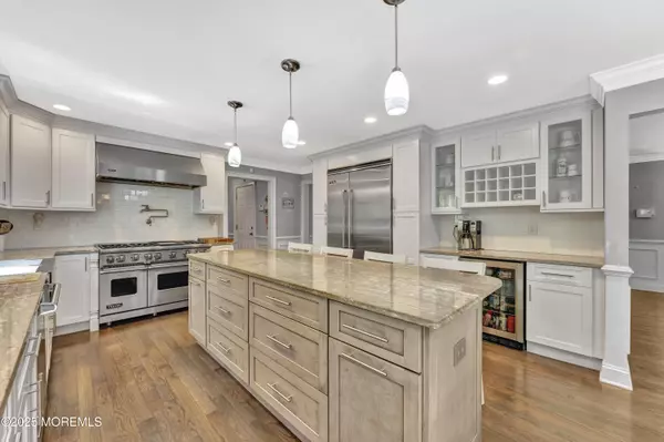 Manalapan, NJ 07726,25 Briar Hill Drive