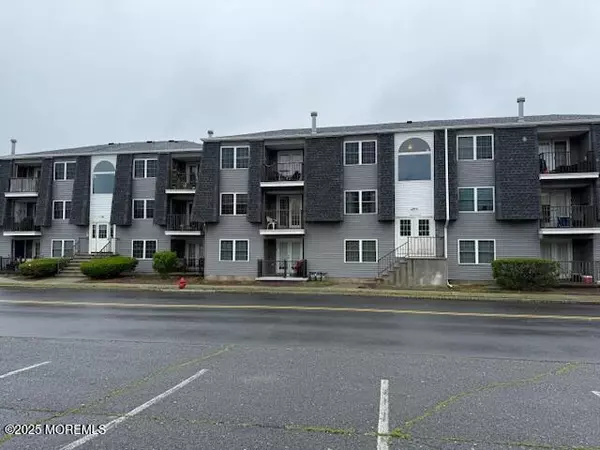Keansburg, NJ 07734,98 Beachway Avenue #9