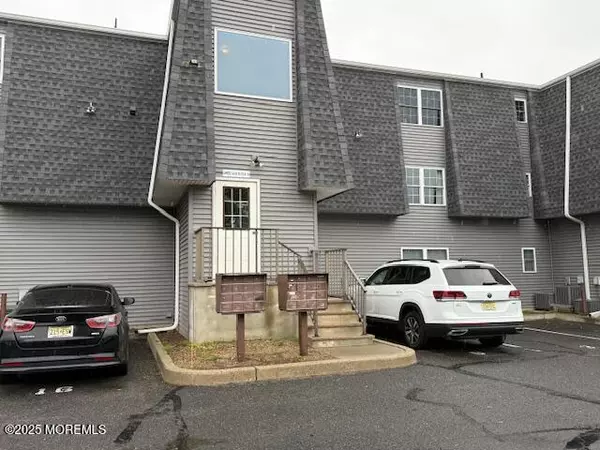 Keansburg, NJ 07734,98 Beachway Avenue #9