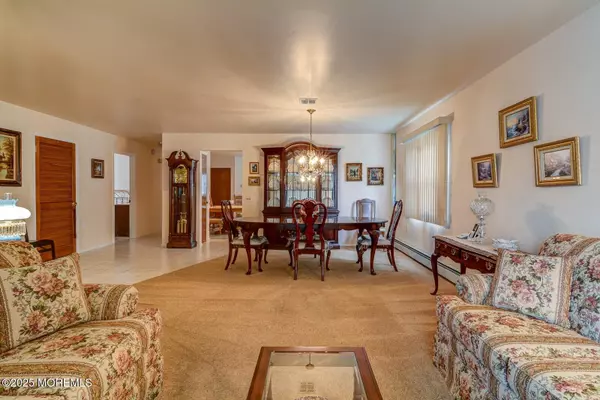 Toms River, NJ 08757,8 Stockport Drive