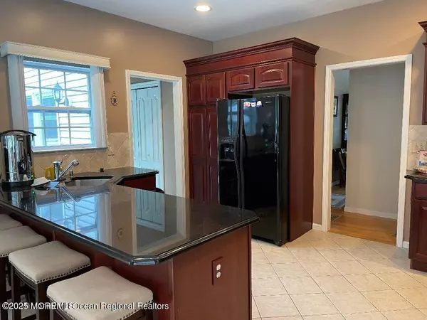 Eatontown, NJ 07724,7 Marilyn Court