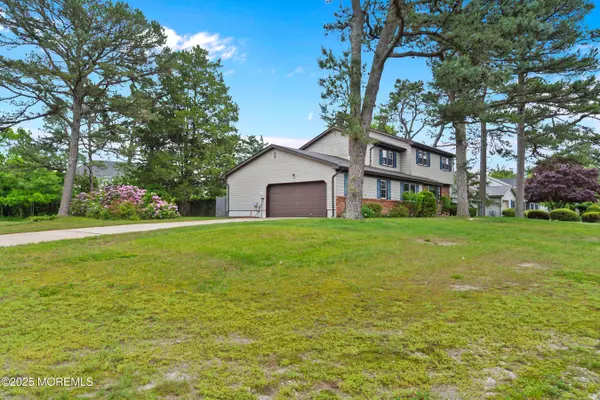 Lanoka Harbor, NJ 08734,1 Hilltop Court
