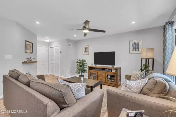 Howell, NJ 07731,568 Applewood Court