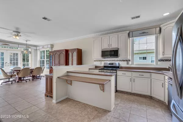 Lakewood, NJ 08701,25 Bellflower Drive