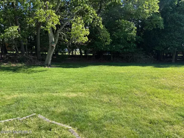 Whiting, NJ 08759,10 Monmouth Lane #B