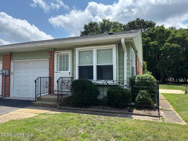 10 Monmouth Lane #B, Whiting, NJ 08759