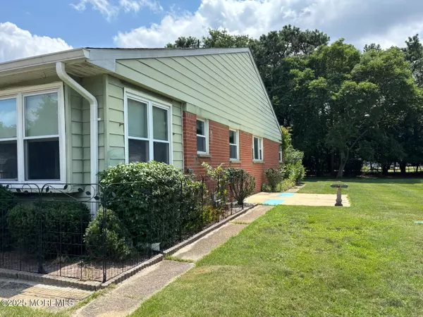 Whiting, NJ 08759,10 Monmouth Lane #B