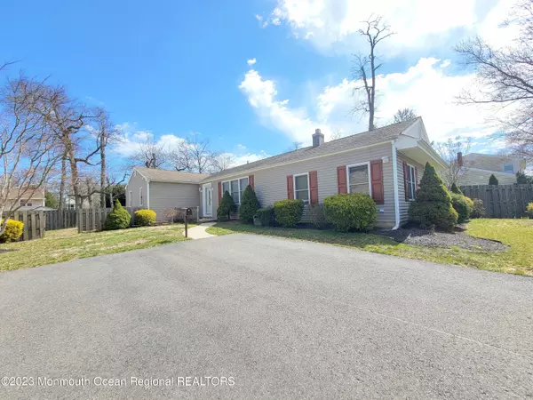 1 Robin Drive, Oakhurst, NJ 07755