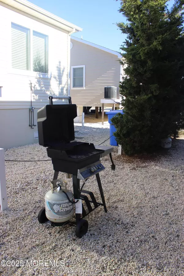 Lavallette, NJ 08735,128 W Osprey Way