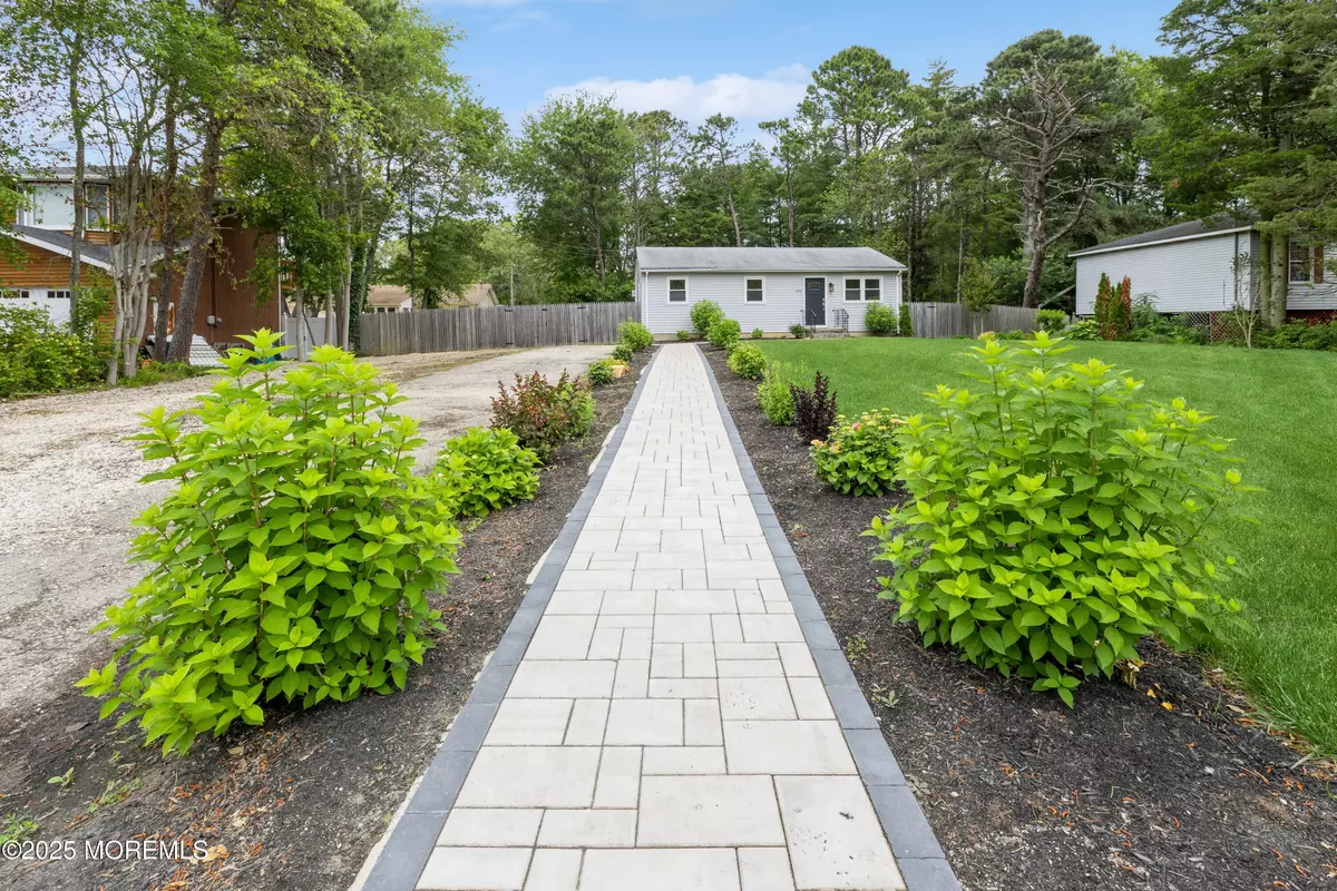 Lanoka Harbor, NJ 08734,442 Bay Way