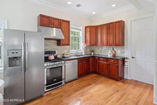 Manalapan, NJ 07726,35 Sweetmans Lane